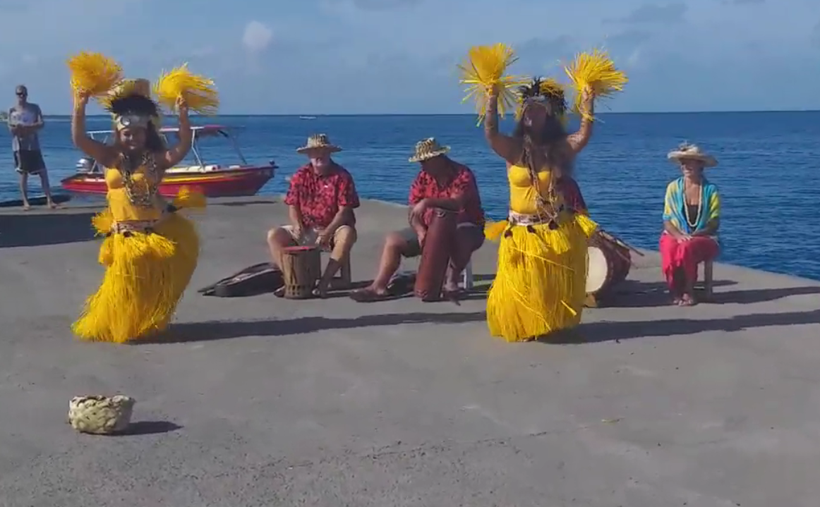 Tahiti dancers performing in French Polynesia
